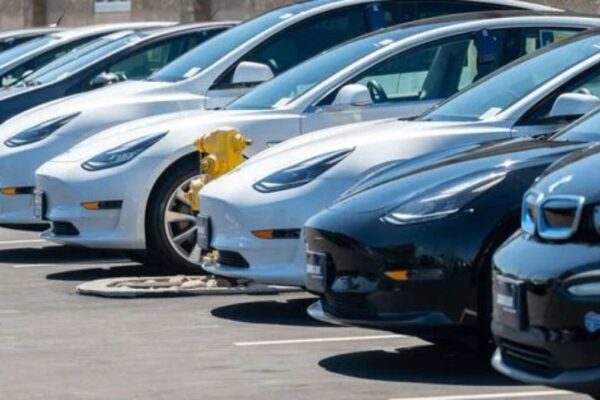 எலக்ட்ரிக் வாகனம் வாங்கப் போறீங்களா..? படு வீழ்ச்சியில் சந்தை.. இது தெரியாம கார் வாங்க போகாதீங்க..!