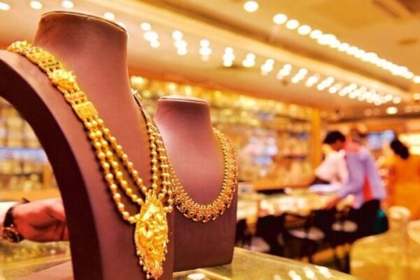 வாரத் தொடக்கத்தில் தங்கம் விலை சறுக்கல்.. சவரனுக்கு ரூ.400 சரிவு.!!