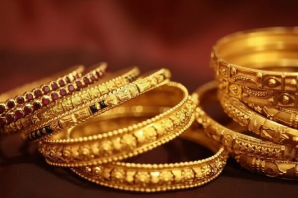 ஒரே நாளில் சவரனுக்கு ரூ.1,200 குறைந்த தங்கம் விலை!! வெள்ளியும் தடாலடி சரிவு!!