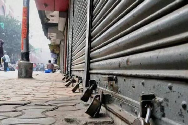 பிற்படுத்தப்பட்டோருக்கான 42% இட ஒதுக்கீட்டிற்குத் தற்காலிக தடை; மாநிலம் முழுவதும் பந்த் | Telangana to decide on 42 pc BC quota issue in Oct 23 Cabinet meet