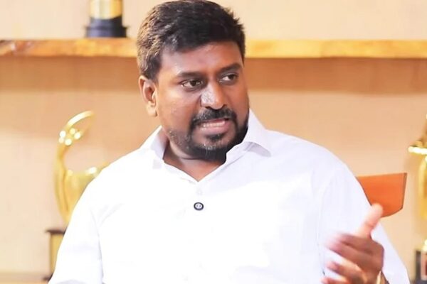 TVK: “நாங்கள் தலைமறைவாக இல்லை. அரசியலில் அவதூறுகள், அடிகள் எல்லாம் வரத்தான் செய்யும்” – தவெக ராஜ்மோகன் பேட்டி | Rajmohan met and spoke to the media after the Karur stampede incident.