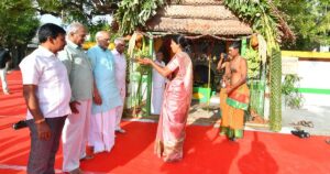 துணை ஜனாதிபதியாக பதவியேற்ற பிறகு திருப்பூர் வந்த சி.பி.ராதாகிருஷ்ணன்; பிரமாண்ட வரவேற்பு | C.P. Radhakrishnan arrives in Tiruppur after taking oath as Vice President; receives grand welcome