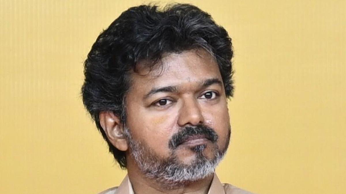 தமிழகத்தில் அரசுப் பணிகளில் நேரடி ஆட்சேர்ப்புக்கான வயது வரம்பை ஐந்து ஆண்டுகள் உயர்த்தியுள்ளது