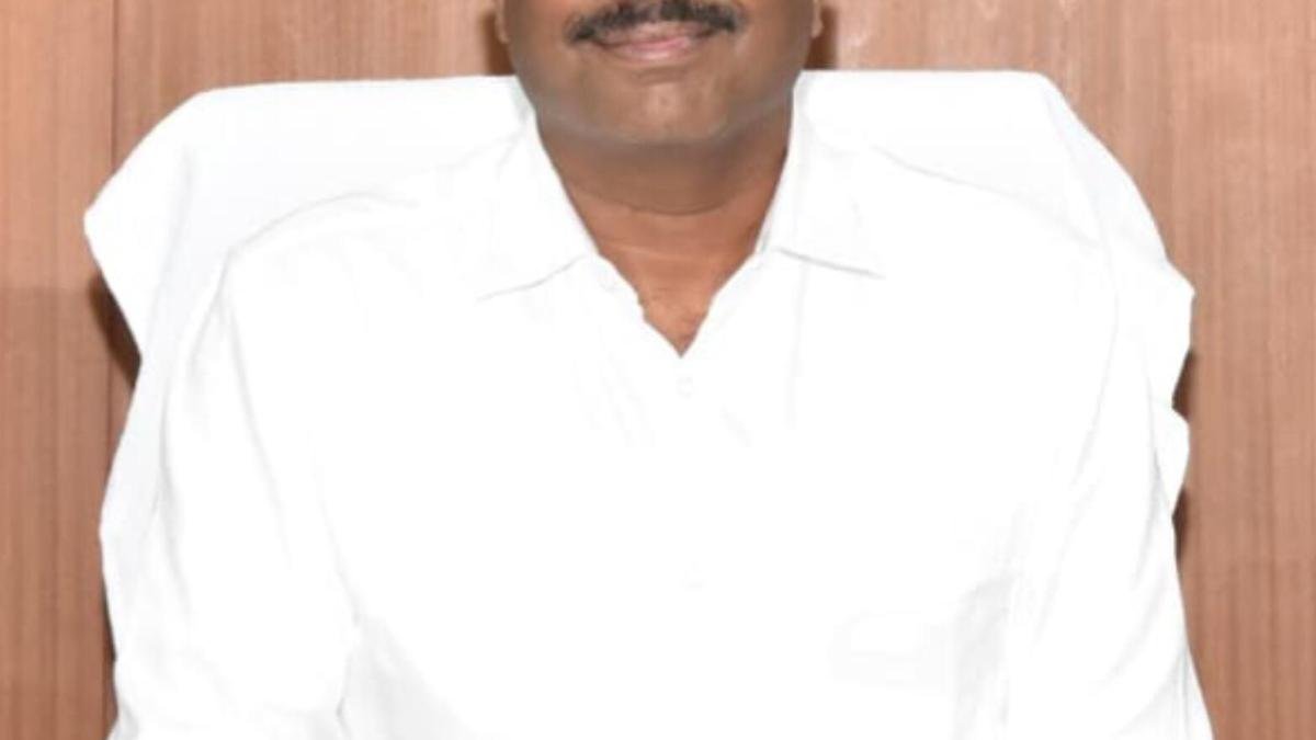 திருப்பூர் புதிய கலெக்டர் பதவி ஏற்றார்