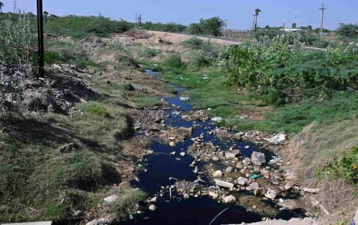 பெருந்துறை SIPCOT-ல் பாதிக்கப்பட்ட பகுதிவாசிகள் பாதுகாப்பான குடிநீரை நாடுகின்றனர்
