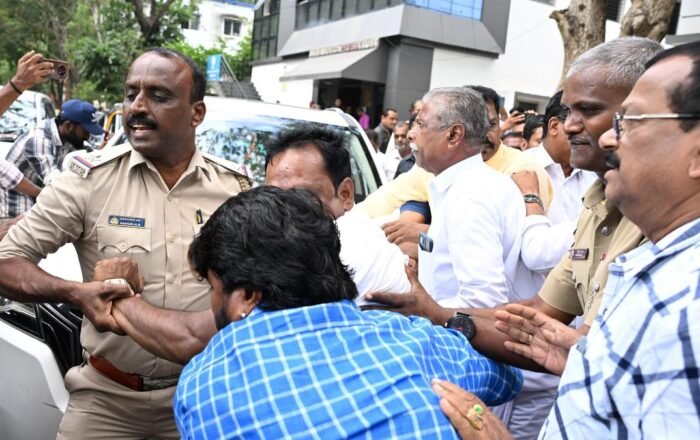 காங். தலைவர் உக்ரப்பா ஷிவமொக்கா வருகையின் போது எதிர்ப்பை எதிர்கொள்கிறார்