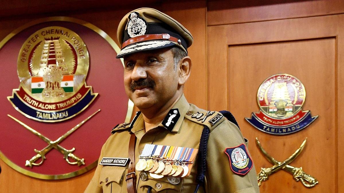 தேனி சிறையில் அடைக்கப்பட்ட சில நாட்களுக்குப் பிறகு, தமிழக சிறைத்துறை டிஜிபி சந்தீப் ராய் ரத்தோர் இடமாற்றம் செய்யப்பட்டார்