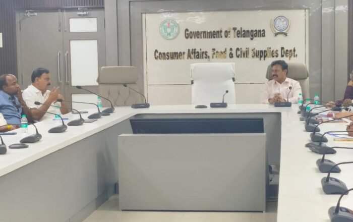 இருப்புகளில் பழைய அரிசி கையிருப்பு ஆதிக்கம், வழக்கத்திற்கு மாறாக விலையை உயர்த்த முடியாது: மில்லர்களிடம் தெலுங்கானா அதிகாரிகள்